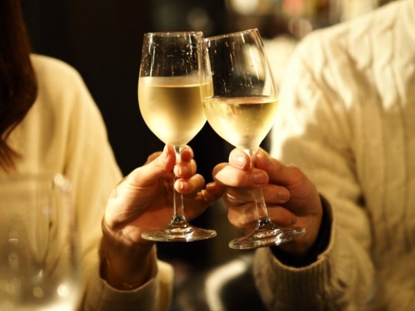 画像1: 12月6日（土）18:30〜21:30　女性用　婚活ワイン会 in名古屋市中区 20代中心　男性5名女性5名程度　ワイン好き集まれ　（年代超えOK）〜1年以内に結婚を目指す男女のための特別な日〜少人数制だからこそ、じっくり話せてしっかり出会える！アットホームな婚活ワイン会 (1)