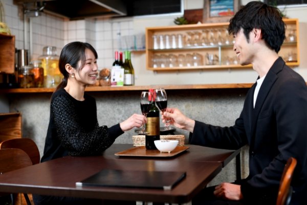 画像1: 1月18日（日）18:30〜21:30　男性用　婚活ワイン会 in名古屋市中区 20代後半から30代前半中心　男性5名女性5名程度　ワイン好き集まれ　（年代超えOK）〜少人数制だからこそ、じっくり話せてしっかり出会える！アットホームな婚活ワイン会 (1)