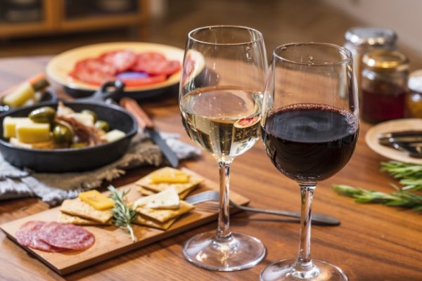 画像1: 2月1日（日）18:30〜21:30　女性用　婚活ワイン会 in名古屋市中区 40代後半から50代中心　男性5名女性5名程度　ワイン好き集まれ　（年代超えOK）〜少人数制だからこそ、じっくり話せてしっかり出会える！アットホームな婚活ワイン会 (1)