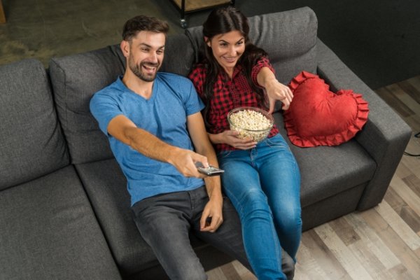 画像1: 2月15日（日）15:00〜20:00　男性用　映画鑑賞会＆食事会 in名古屋市中区 20代後半から30代前半中心　男性5名女性5名程度　映画好き集まれ　（年代超えOK）〜少人数制だからこそ、じっくり話せてしっかり出会える！アットホームな婚活映画鑑賞＆食事会 (1)