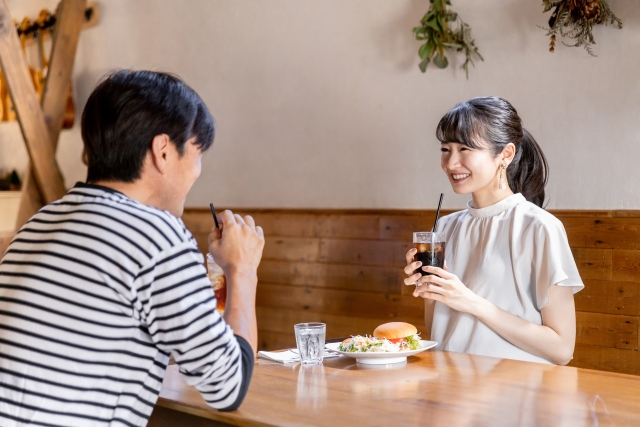 男性が女性をエスコートする時に交際が進展する方法とは？